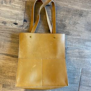 Madewell structured leather tote. Medium size.